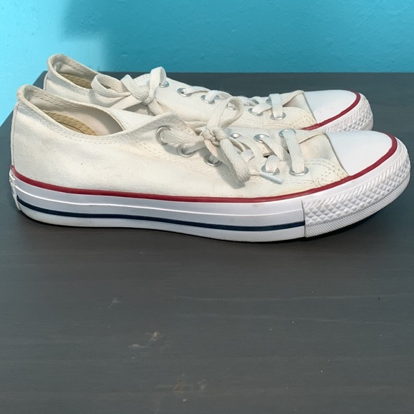 Unisex white converse. Men’s 5/ Women’s 7 - Picture 5 of 10